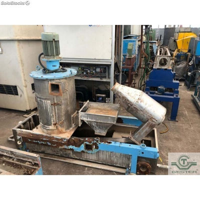 Centrifuge for water head cutting