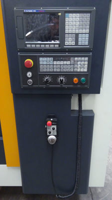 Centro de maquinado 1300X600MM VMC1060B control fanuc - Foto 2