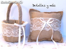 Cesta y cojín de arpillera. Complementos para bodas