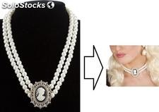 Cf. 6 collar de perlas con cameo