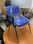 Chaise blue en tissu avec coque et accoudoirs - Photo 2