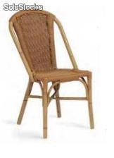 Chaise en aluminium et déco bambou, Té