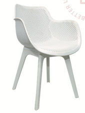 Chaise en plastique perforées