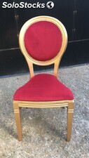 Chaise médaillon en bois doré et velours rouge