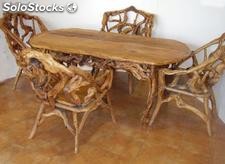 chaises et tables fait en racines