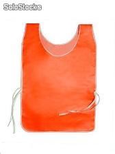 Chaleco naranja fluo de PVC, ribeteado y elastico en ambos lados.