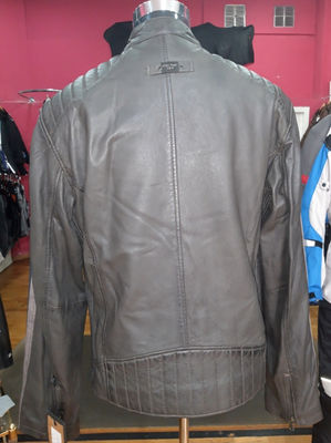 chaqueta de cuero estilo biker ,prenda de cuero ,cazadora de cuero, - Foto 2