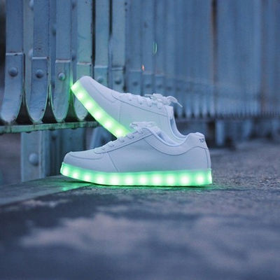 Chaussures LED lumineuse - Photo 2