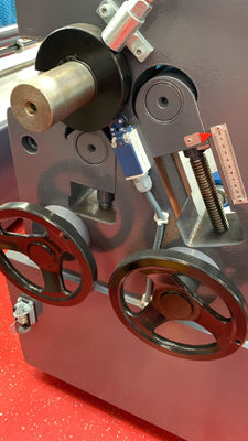 Cilindro de curvar chapa motorizado de 3 rodillos asimetrico de 1050 x 4-5 mm - Foto 5