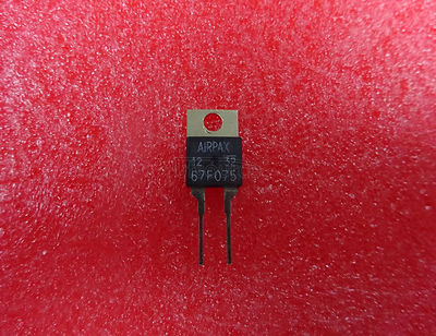 Circuito integrado de compçõente eletrônico de semicondutores 67F075