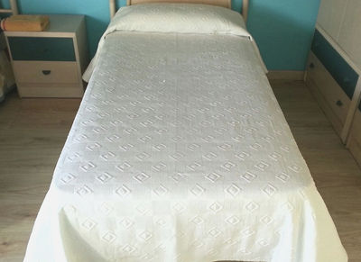 Colchá de piqué blanca para cama de 90 cm