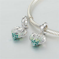 colgante plata para collar o pulsera, diseño de corazón con piedras verdes. - Foto 2