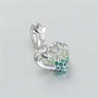colgante plata para collar o pulsera, diseño de corazón con piedras verdes. - Foto 4