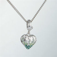 colgante plata para collar o pulsera, diseño de corazón con piedras verdes. - Foto 5