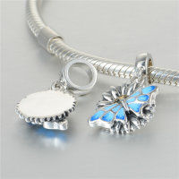 colgante plata para collar o pulsera, diseño de flor con mariposa azul - Foto 3
