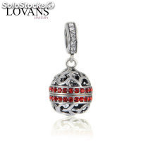 colgante plata para pulsera, diseño de anillo y pola con piedras rojas.