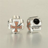 colgante plata para pulsera, diseño de corazónes + cruz con piedras rojas - Foto 3