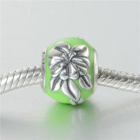 colgante plata para pulsera, diseño de pola con esmalte verde y dibujo flor - Foto 5