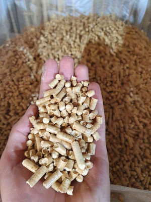 Compre pellets de madeira 6 mm - 8 mm ENplus A1 em sacos de 15 kg