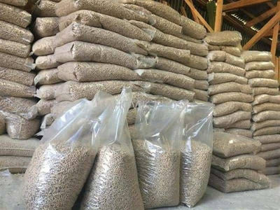 Compre pellets de madeira A1, pellets de madeira DIN + sacos de 15 kg para venda