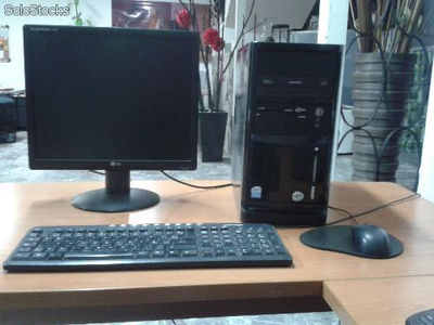 Computadora con cpu marca ghia Win 7 Office 2010