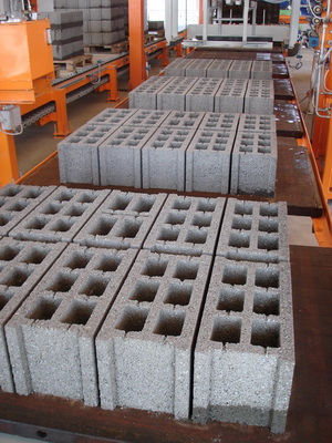 Concrete block making machine Sumab U 1000 - Photo 2
