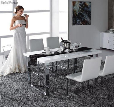 Conjunto 4 Sillas y Mesa de Diseño acabado lacado blanco y cromados para bodas