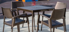 Conjunto terraza Efecto rattan de 4 sillas con mesa 70 x 70 cm