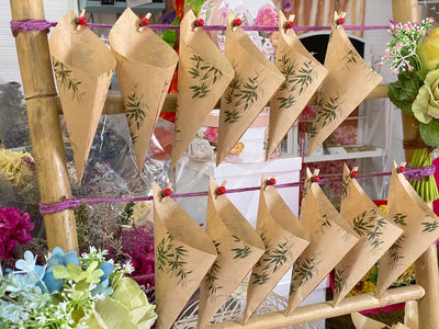 Conos cucuruchos de papel kraft con hojas para pétalos arroz bodas confeti - Foto 2