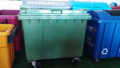 Contenedor de basura en polietileno de alta densidad 660 litros varios colores - Foto 5