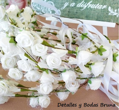 Corona de Flores Blancas. Detalles photocall, fiesta, boda, comunion - Foto 2