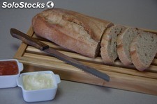 Cortador de pan de madera natural con perfectos acabados