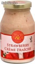 Crème Fraiche aus Kuhmilch - Strawberry Delight 70 % Fett i.Tr.