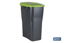 Cubo de basura verde para reciclar materiales de vidrio | Tres medidas y