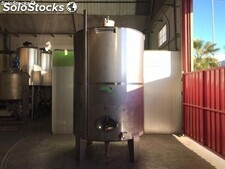 Cuve en acier inoxydable de 7 200 litres