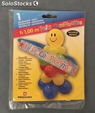 Decoración con globos y pancartas temáticas de feliz cumpleaños