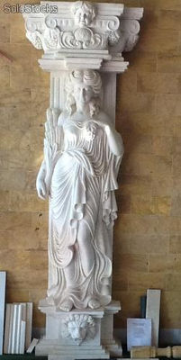 Des statues de marbre de la déesse Déméter