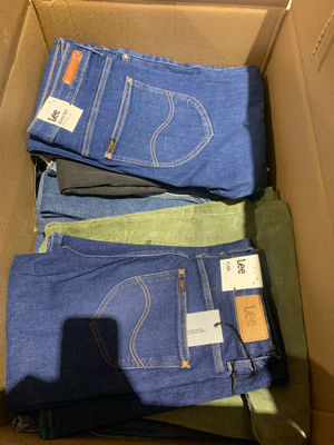 Destockage jeans et pantalons femmes Wrangler / Lee
