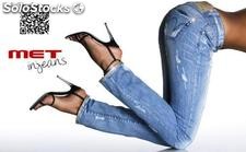Destockage Jeans met in jeans femme et homme a un prix exceptionnel.