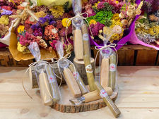 Porta velas de madera de castaño en bolsa de regalo con lazo detalles de  boda