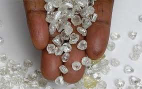 Diamantes não cortados Oferecemos ampla gama em diamantes