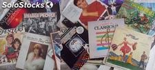 Discos LP con exitos de los Setentas y Ochentas. Stock de Películas VHS Disney