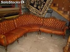 divano barocco ad angolo in pelle anticata