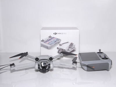 DJI - Mini 3 Pro Drone with Remote Control - Gray