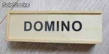 Domino v drewnianym pudelku