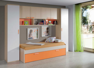 Dormitorio juvenil completo arce y naranja: cama nido, 2 armarios y estanterias