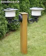 drewniana lampa ogrodowa