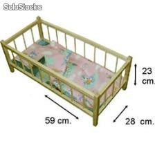 Drewniane łóżeczko z materacykiem dla lalek