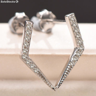 Earrings made of 925 silver with Zirconia.
