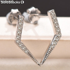 Earrings made of 925 silver with Zirconia.